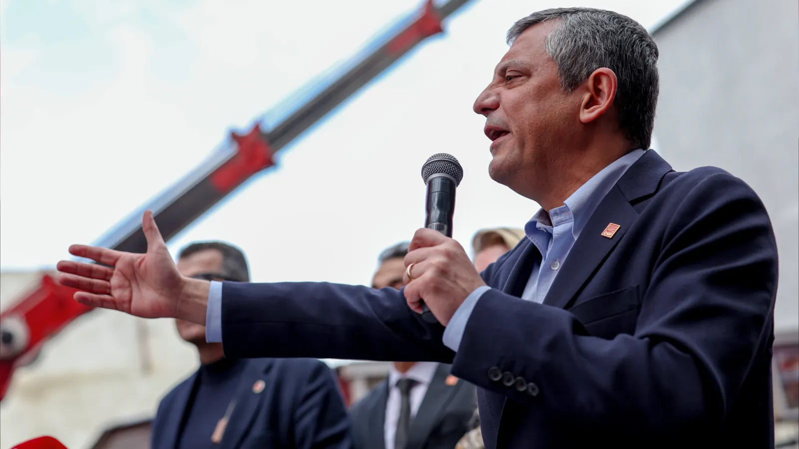 CHP lideri Özel 6 Şubat’ın merkezi Kahramanmaraş’taydı: Ne ömürler bitti hiç başlamadan