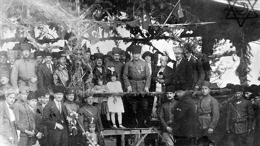 Atatürk’ün soyağacı ve az bilinen 350 fotoğrafı albüm oldu