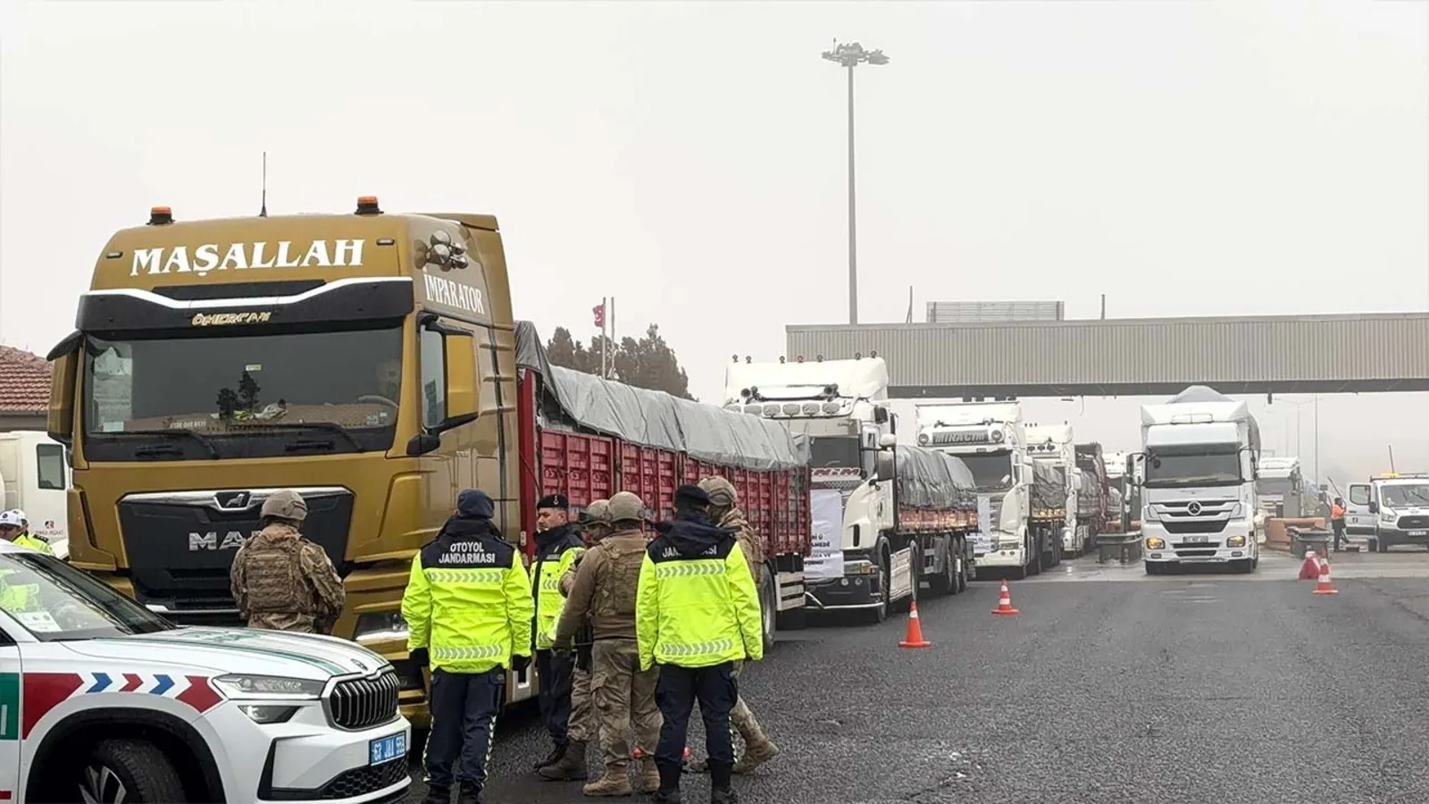 Mürşitpınar Sınır Kapısı açılmadı: Kobani’ye gönderilen yardım tırları geri döndü