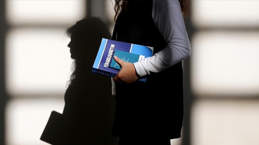 Yükseköğretimde kadın öğrenci sayısı erkekleri ezdi geçti