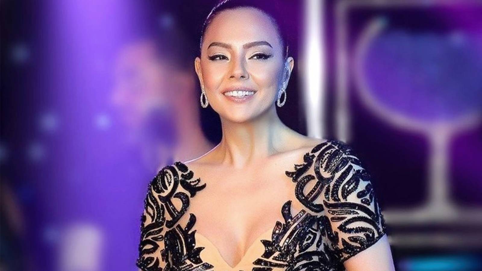 Ebru Gündeş Riyad’daydı: Bir saatlik kaşenin söylentisi bile pahalı