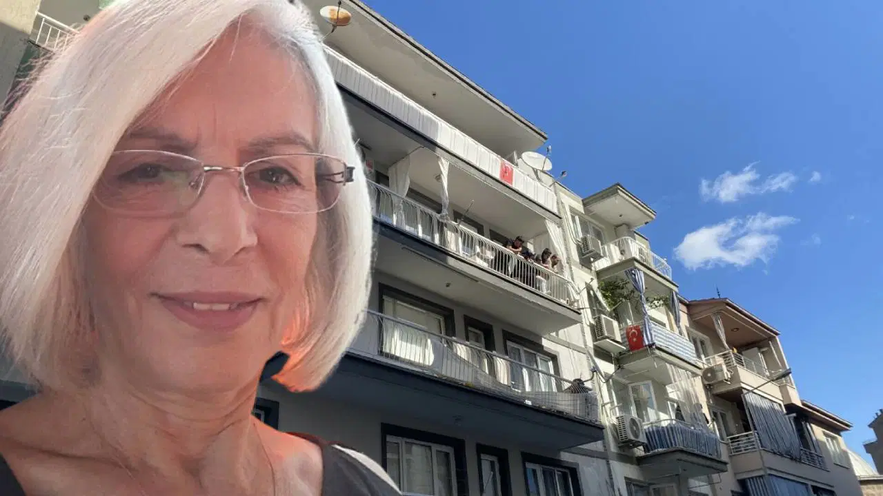 83 yaşında dede yatakta uyuyan 72 yaşındaki karısının boğazını kesti