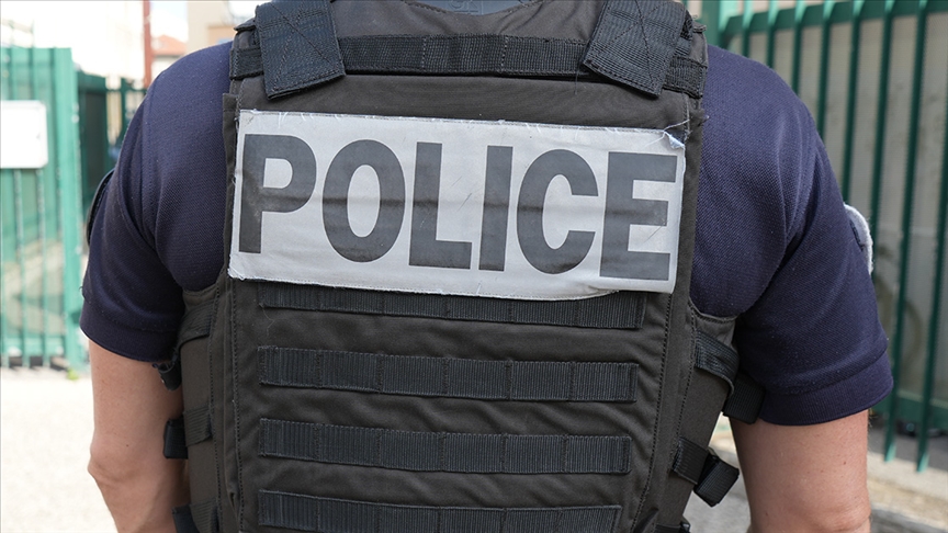 Epstein belgeleri: Eski Fransız bakanın enstitüsünü polis bastı