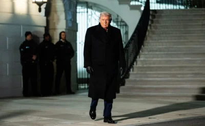 Trump Amerika içinde fena halde sıkışıyor