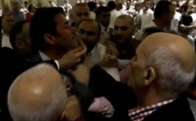 AK Parti iftarında yumruklar havada uçuştu