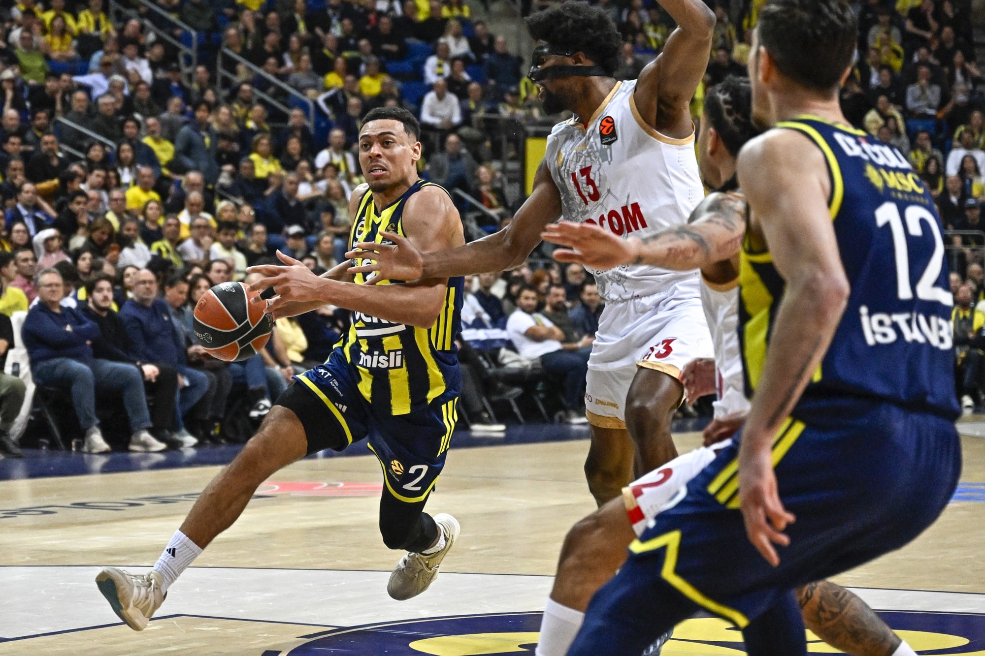 Fenerbahçe Avrupa’da doludizgin