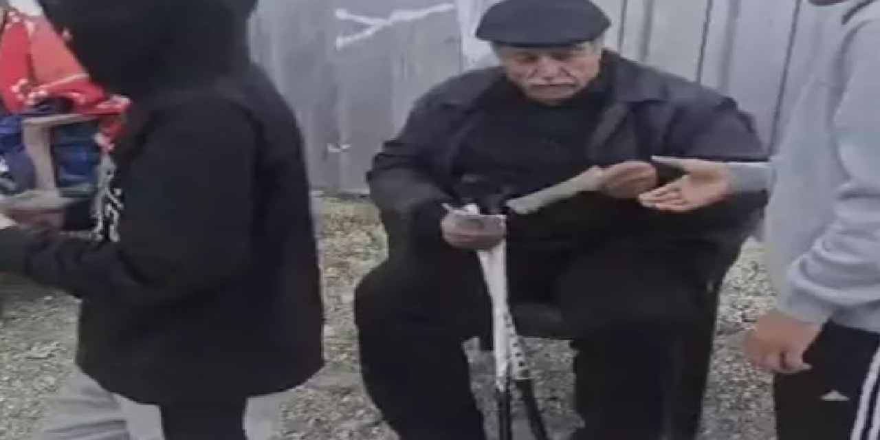 ‘Dua etsinler yeter’ dedi: Hayır için emekli maaşını dağıttı