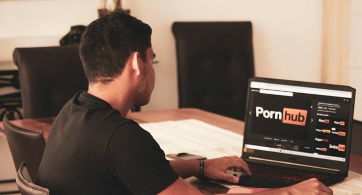 Porno yasağı: Avustralya kimlik kontrolü getirdi