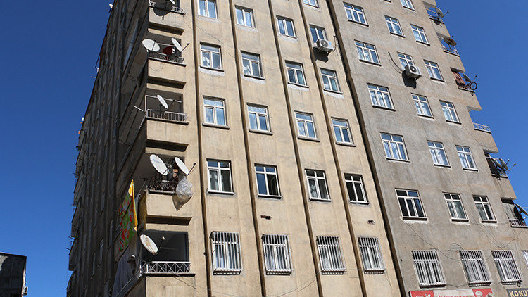 8 katlı binada ‘ses’ paniği: Evler boşaldı, incelendi, herkes geri döndü