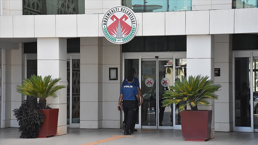 Döşemealtı Belediyesi operasyonu: 22 kişi hakkında gözaltı kararı