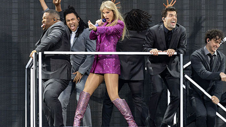 Taylor Swift’in serveti 2 milyar dolara yükseldi