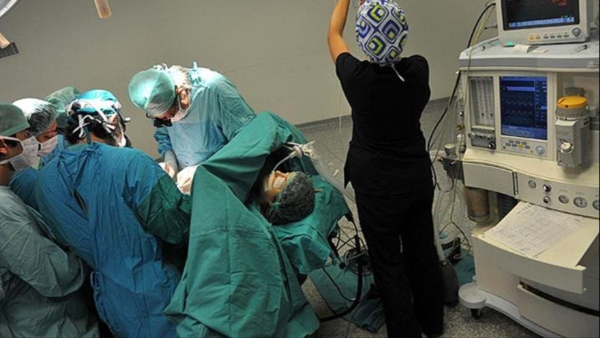 Ameliyat sırasında neşterli kavga