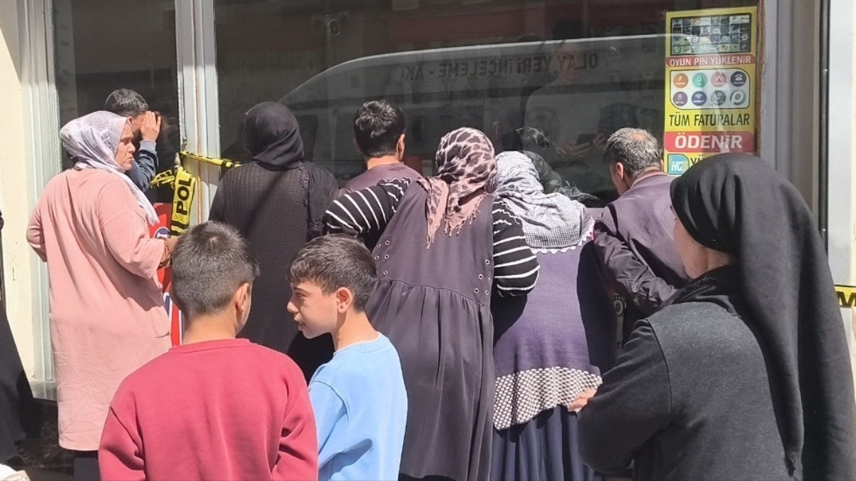 Cep telefonu dükkanında kanlı infaz: Kaskla girip başından vurdu