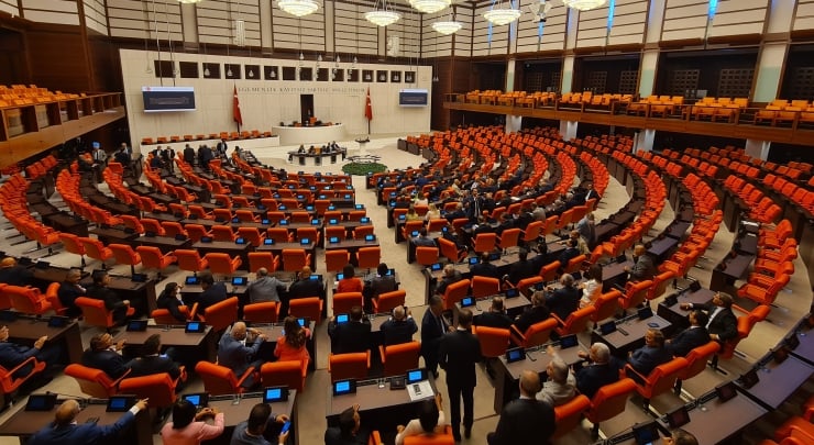 15 yaş altına sosyal medya yasağı Meclis’te kabul edildi