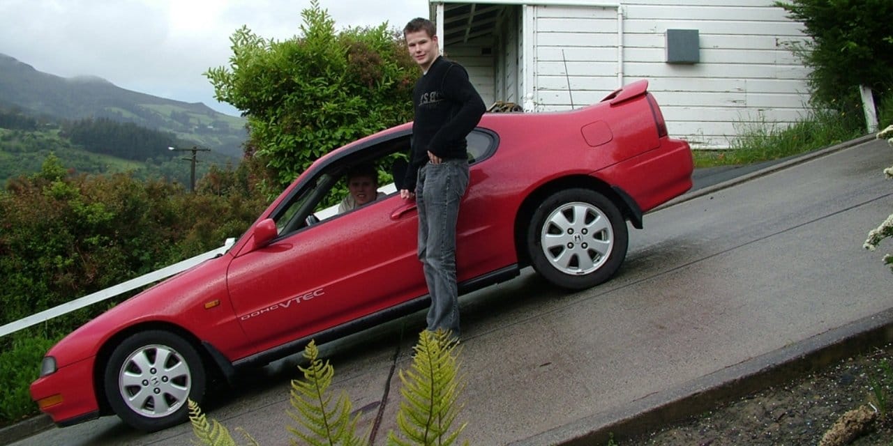 Dünyanın en dik sokağı: Tırmanan çocuğun adına plaket kondu