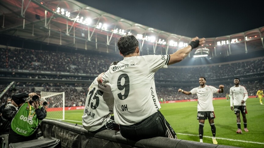 Beşiktaş güle oynaya yarı finalde