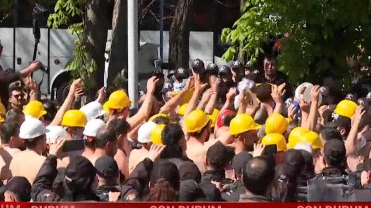 Polis müdahale etti: Açlık grevcisi işçiler bakanlığa ulaşamadı