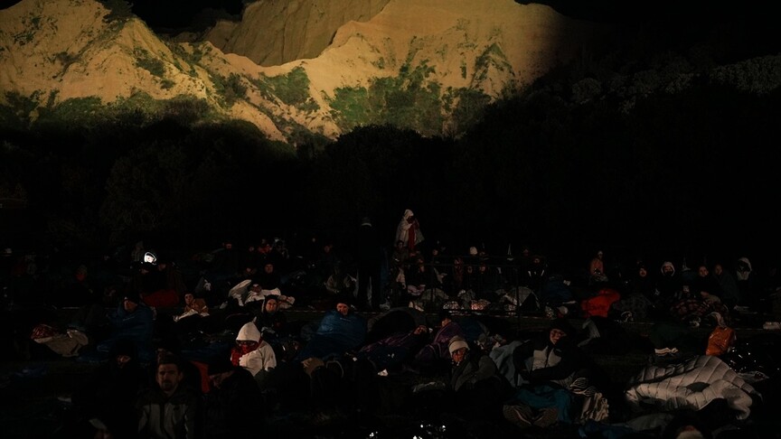 Avustralyalı ve Yeni Zelandalılar “Şafak Ayini” için Anzak Koyu’nda