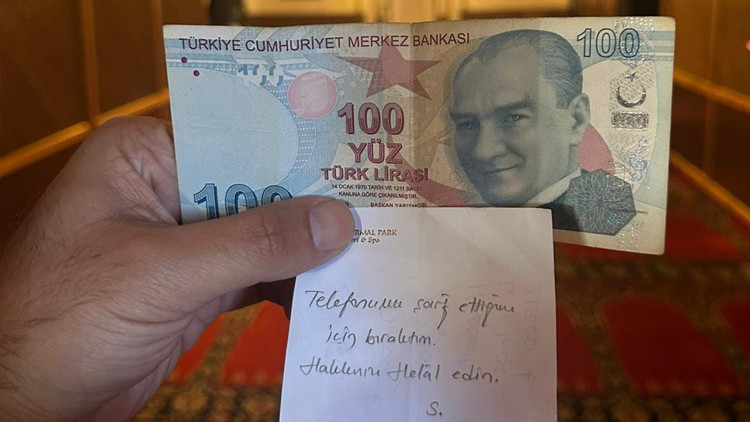 Cami elektriğiyle telefon şarj etti, not ve 100 TL bıraktı: Hakkınızı helal edin