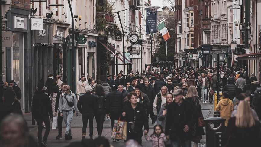 Amerikalılar İrlanda vatandaşlığı için kuyruğa dizildi