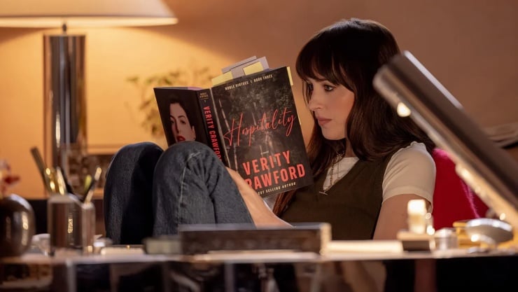 Anne Hathaway ve Dakota Johnson başrolde: ‘Verity’ filminden ilk fragman