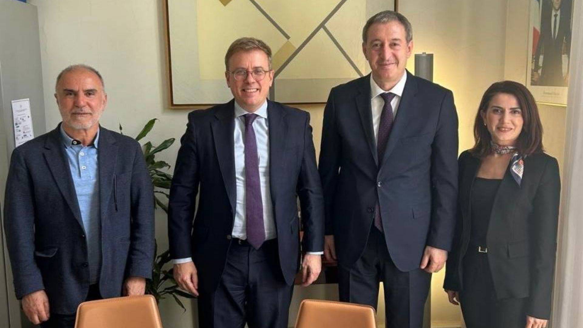 Tuncer Bakırhan Fransa’da Macron’un sarayında