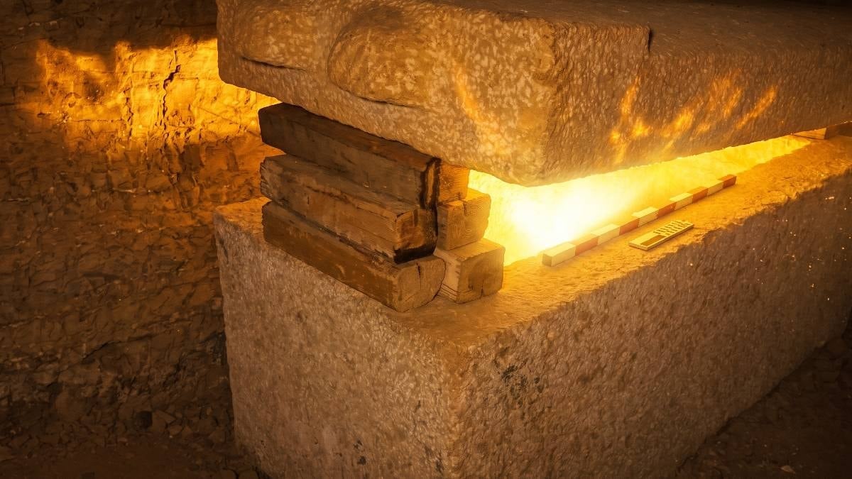 15 metrelik kuyuda bulundu: Her tarafı altınla kaplı