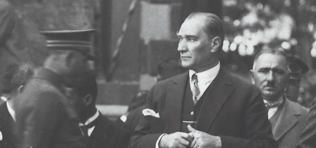 Atatürk’ü Sevmek Neden Bir Çekinme Meselesi Haline Geldi?