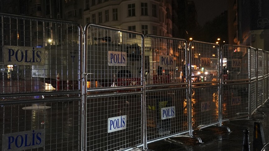 İstanbul’da 1 Mayıs sıkıyönetimi: Taksim’e çıkan bütün yollar kapalı