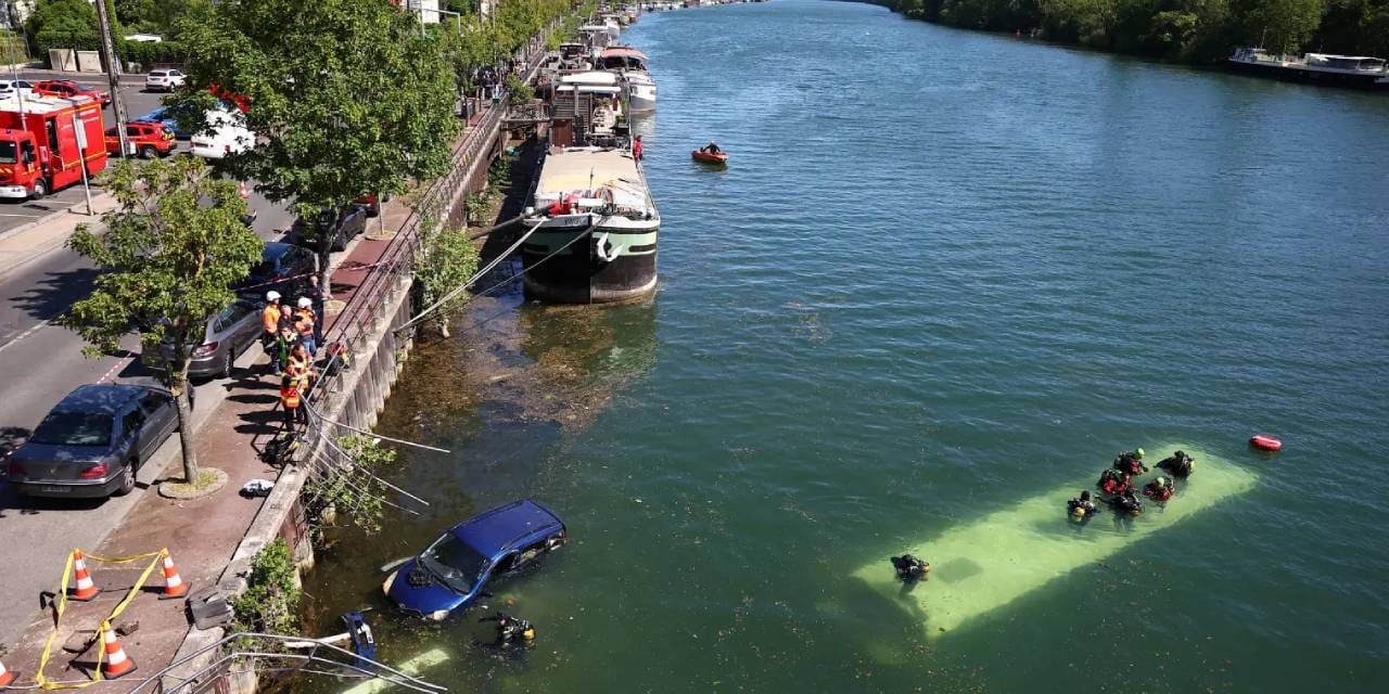 Otobüs Seine nehine uçtu, yolcular imeceyle kurtuldu