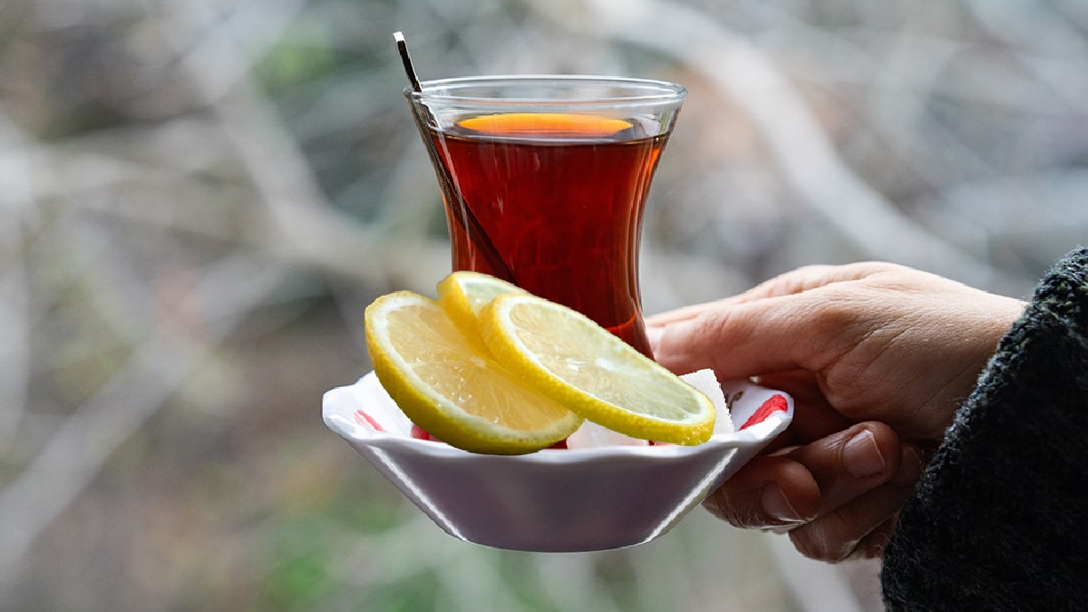 Çaya limon ister misiniz: İsteyin, boş bir teklif değil