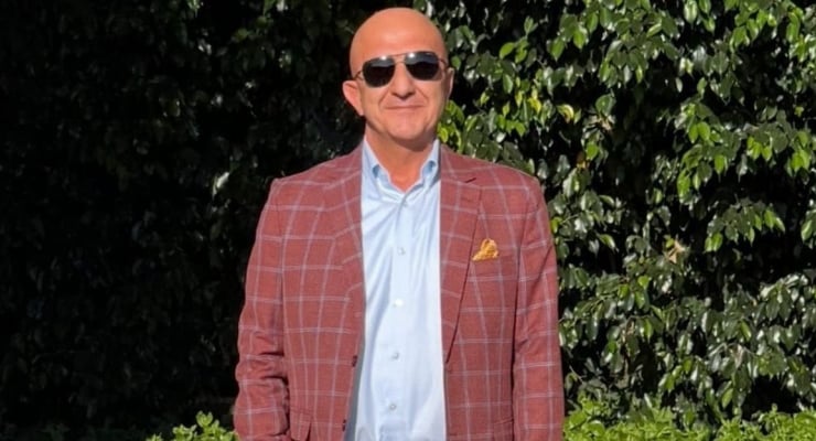 Eski bakan Çavuşoğlu’nun kardeşi ofisinde silahla vuruldu