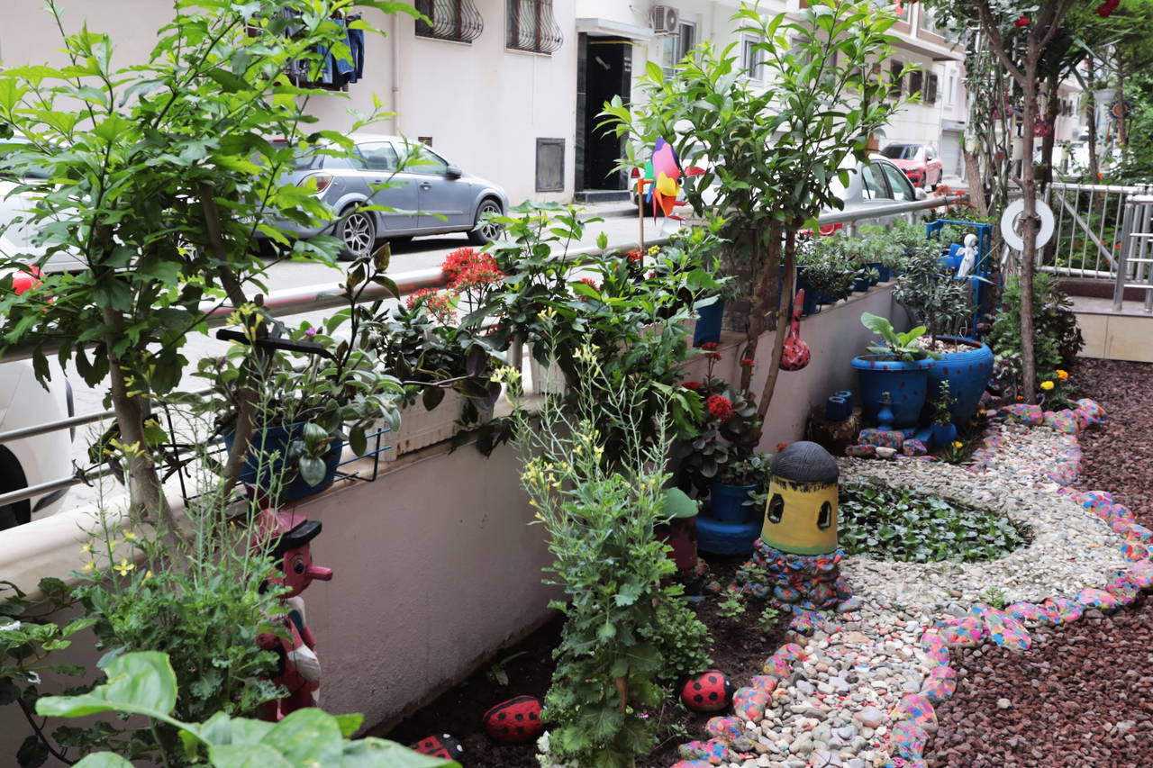 Karşıyaka, en güzel balkon ve bahçesini seçiliyor