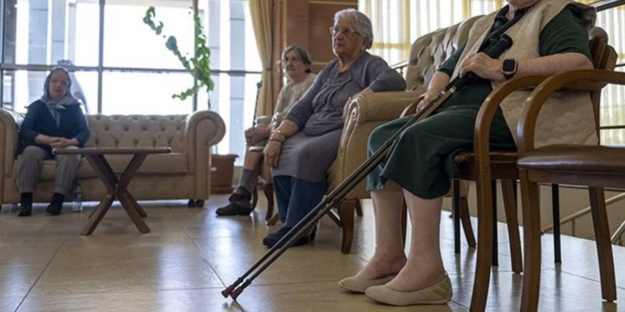 Yedi bin yaşlı bir anda huzurevi sırasından elendi