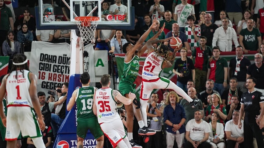 Karşıyaka Süper Lig’e son saniye basketiyle tutundu