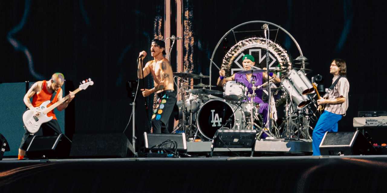 Red Hot Chili Peppers, bütün şarkı kataloğunu 300 milyon dolara sattı