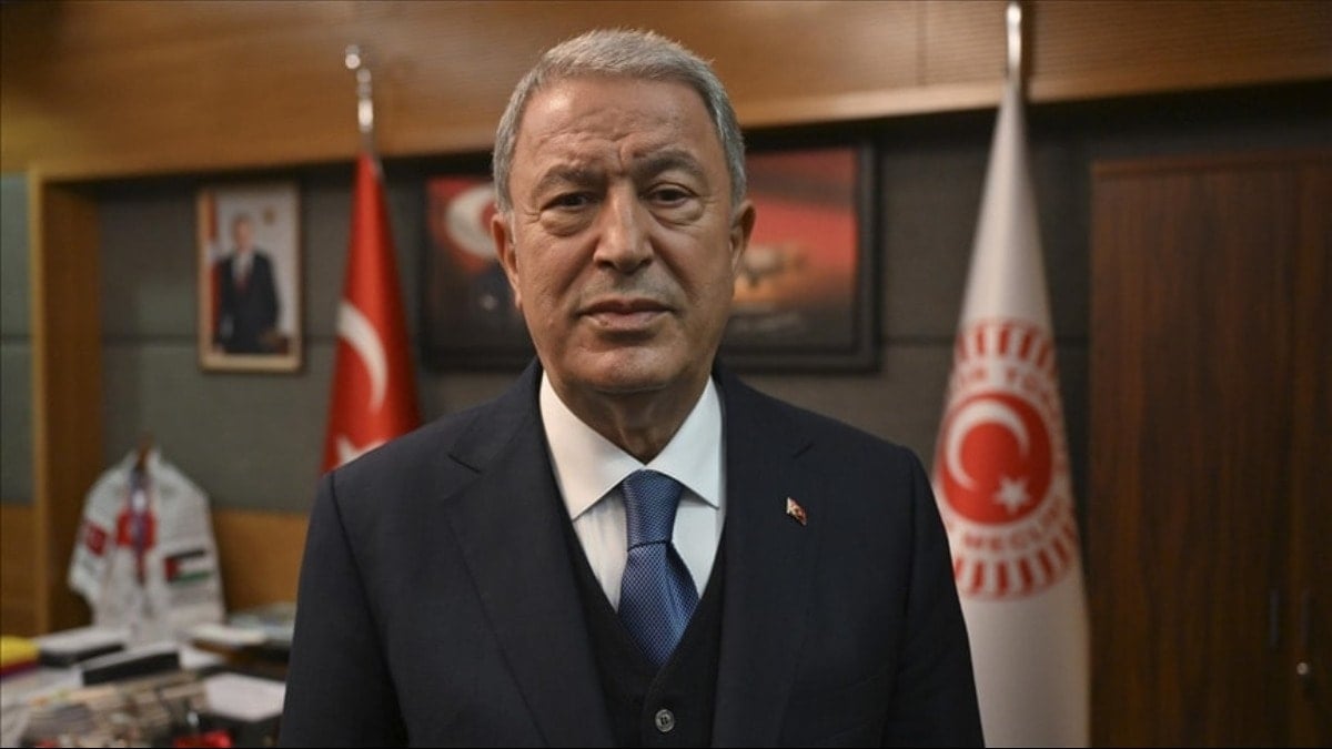 Hulusi Akar sabredemedi: ‘Hemen okulu bırakıp Çin’e gidin’