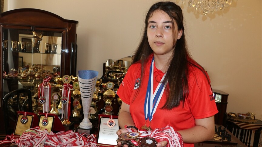 15 yaşında Beren Avrupa’da yine satranç şampiyonu: Gözü ‘Büyük Usta’lıkta