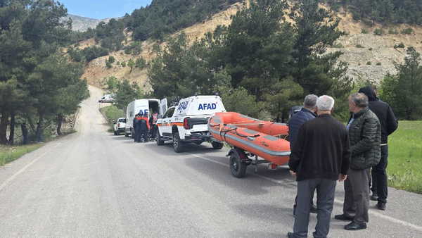 Yaşadığı kazanın şokuyla kendisini çaya attı, kayboldu