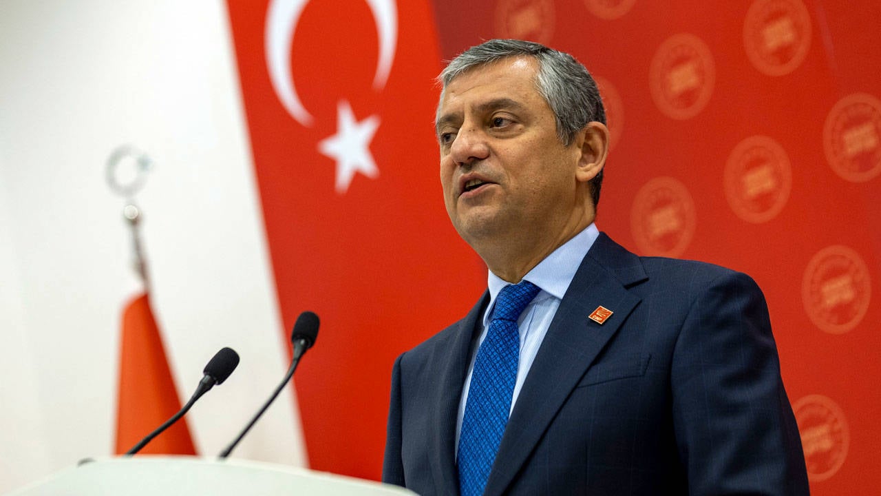 Özgür Özel, gençlere seslendi: 19 Mayıs’ın ışığı, 19 Mart’ın karanlığını yenecek