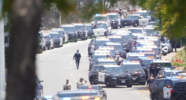 California’da camiye silahlı saldırı: İki şüpheli dahil beş ölü