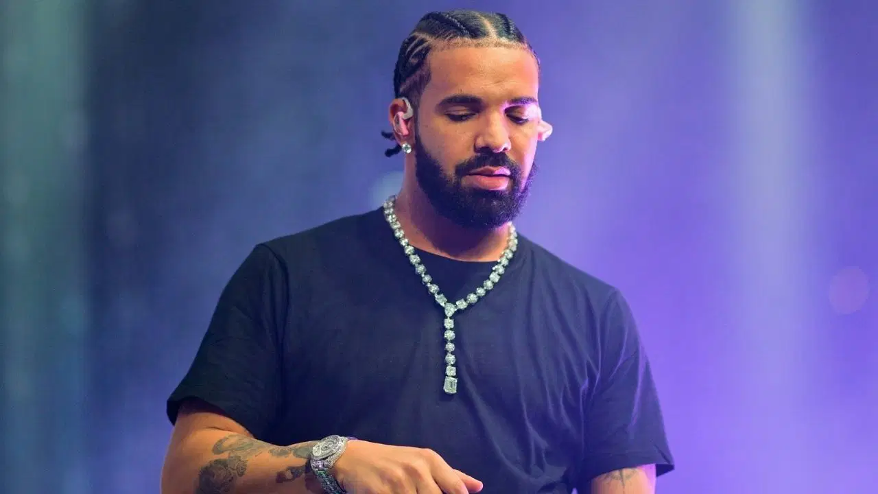 Drake aynı anda 3 albüm birden çıkardı, rekorları altüst etti!