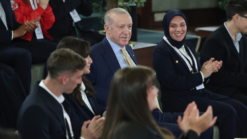 Erdoğan:  En büyük yatırımı gençlerimize yapmaya kararlılıkla devam edeceğiz