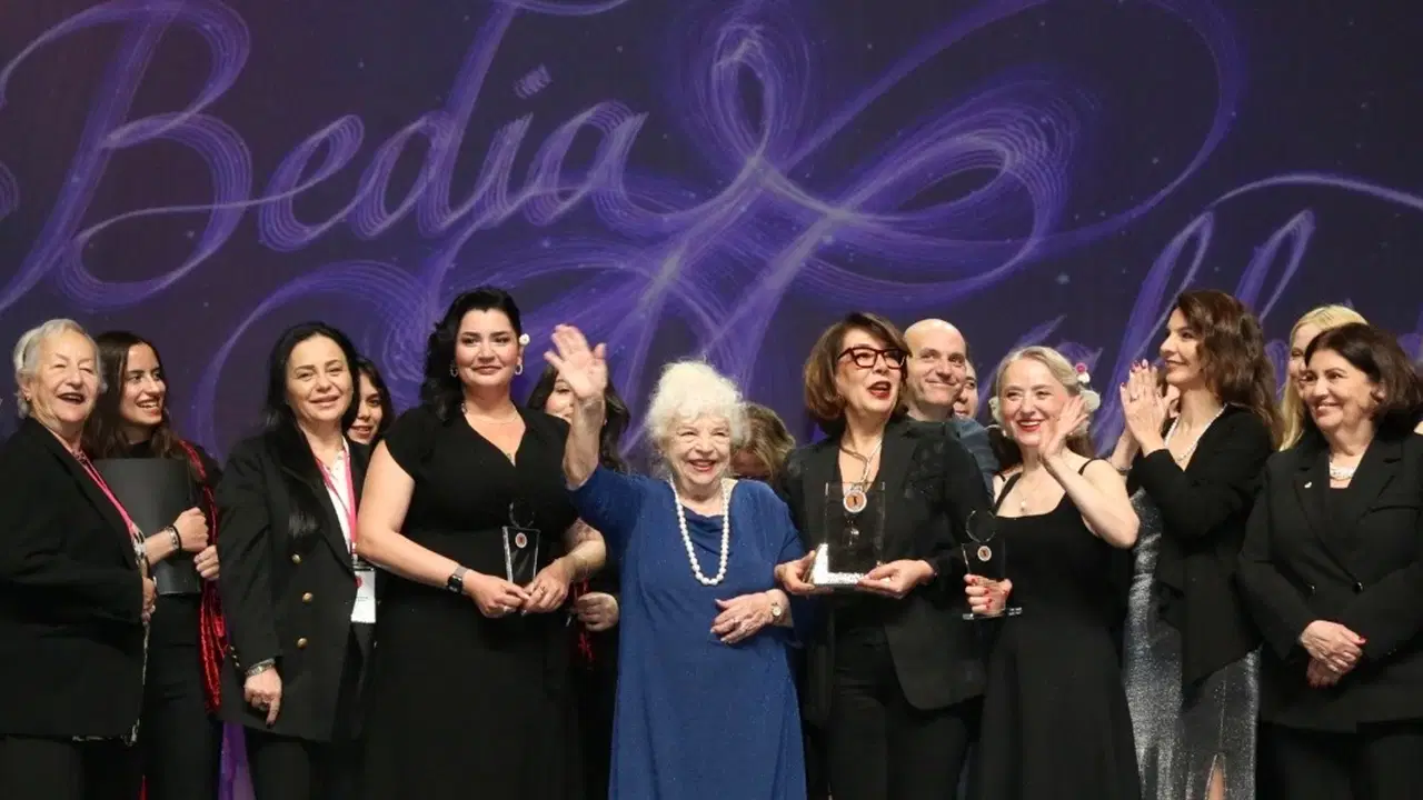Bedia Muvahhid Ödülü’nü Verit ve Akkuş paylaştı