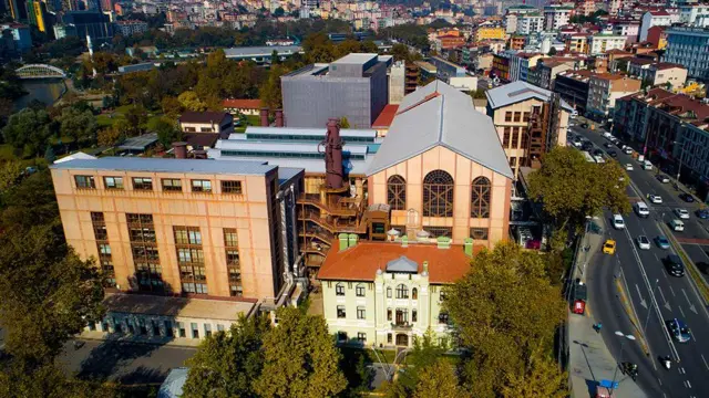 İki satırlık yazıyla koca Bilgi Üniversitesi kapatıldı