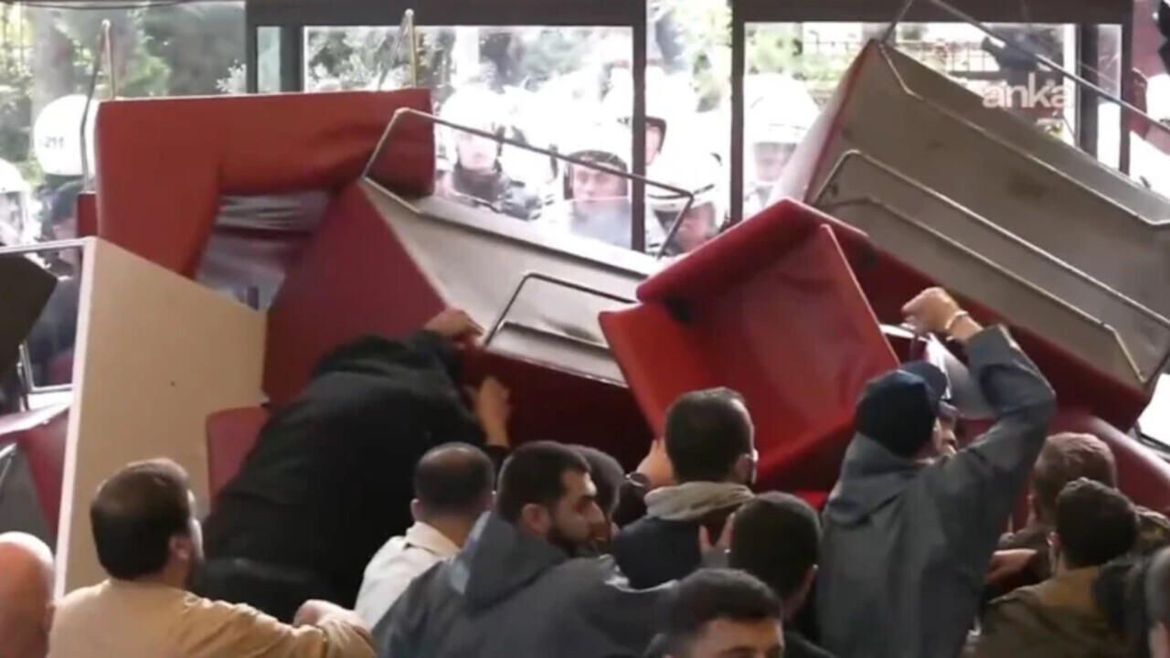 CHP Genel Merkezi’ne müdahale: Isparta İl Başkanı Hasan Karaca’nın bacağı kırıldı