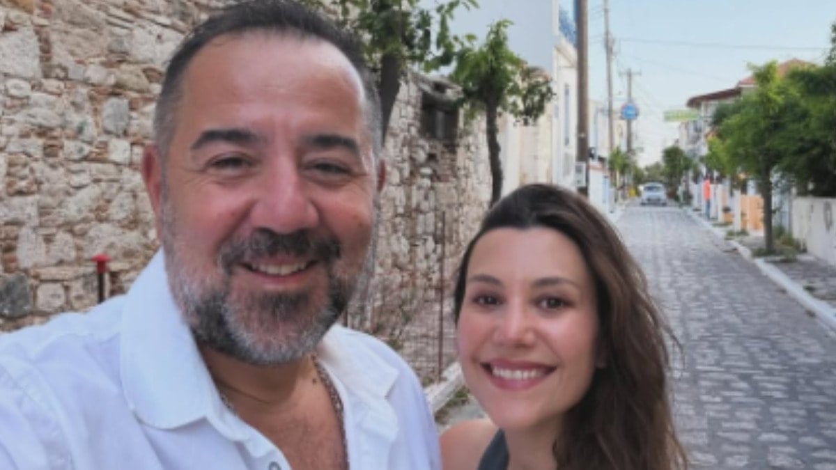 Ata Demirer ve sevgilisi Dilara Alemdar’dan yaz pozu!