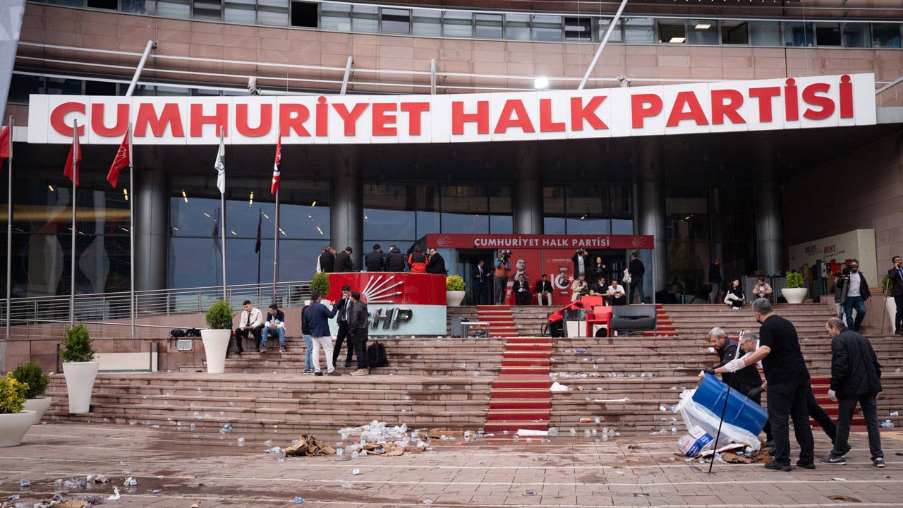 CHP Genel Merkezi’nin 18 personeli işten çıkarıldı