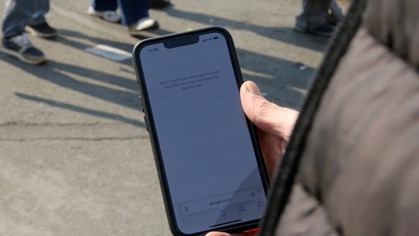 İran yargısı Cumhurbaşkanını dinlemedi, interneti açmadı
