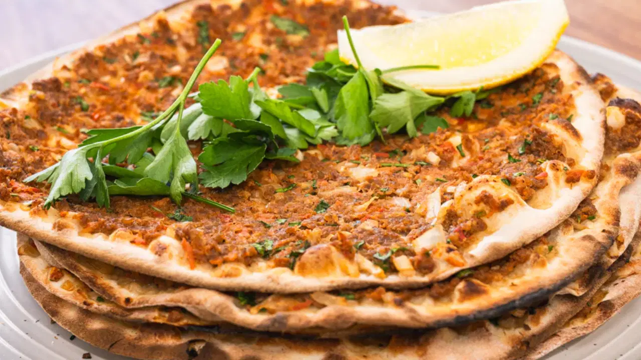 Fethiye’de 1.450 liraya lahmacun satan işletmeye ceza